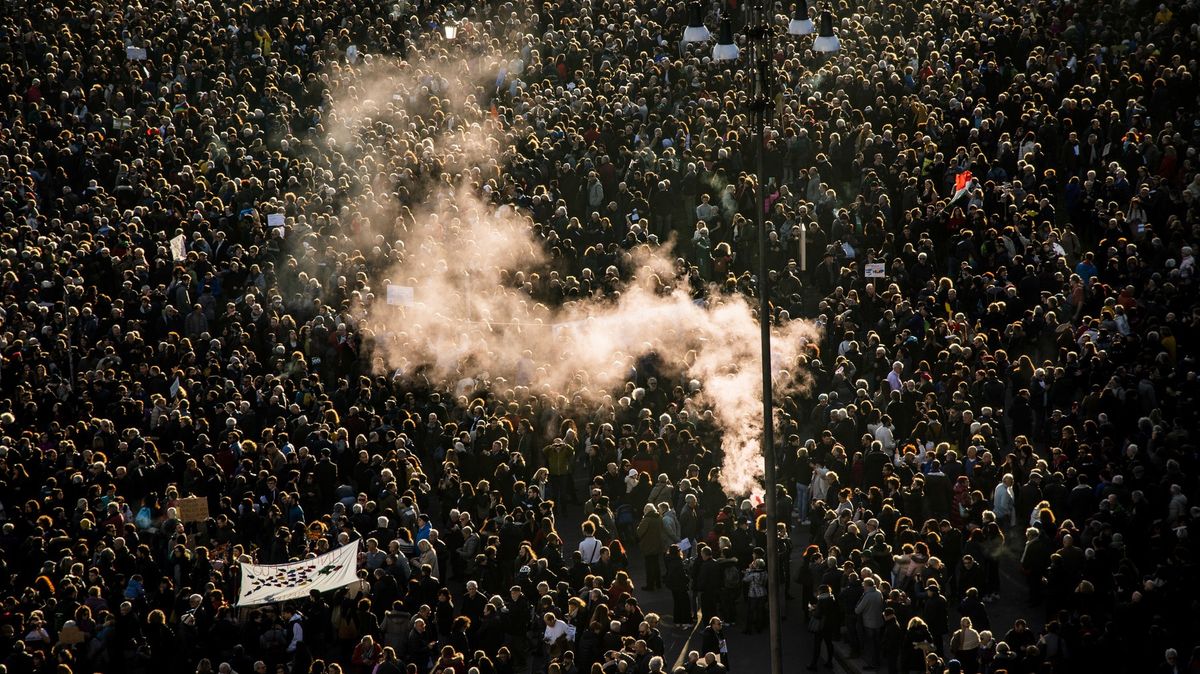 Do protestu hnutí Sardinek v Římě se zapojily desetitisíce lidí